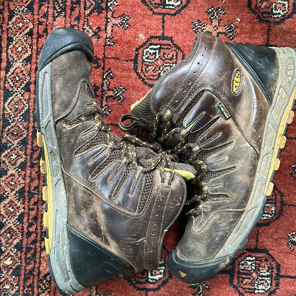 Keen Brown Hiking Boots Size 11 in Used Condition, but good for yard work!